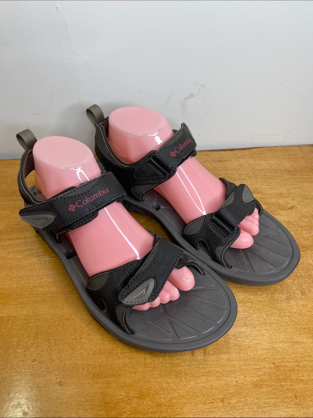 Columbia Brown Men’s Outdoor Sport
Sandals. Size 8